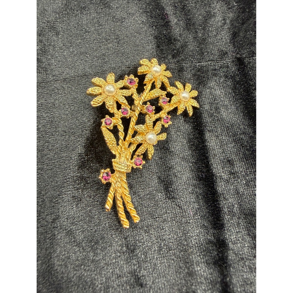 JJ Jonette Jewelry Vintage Gold Tone Pink Rhinestone Faux Pearl Flower Brooch
